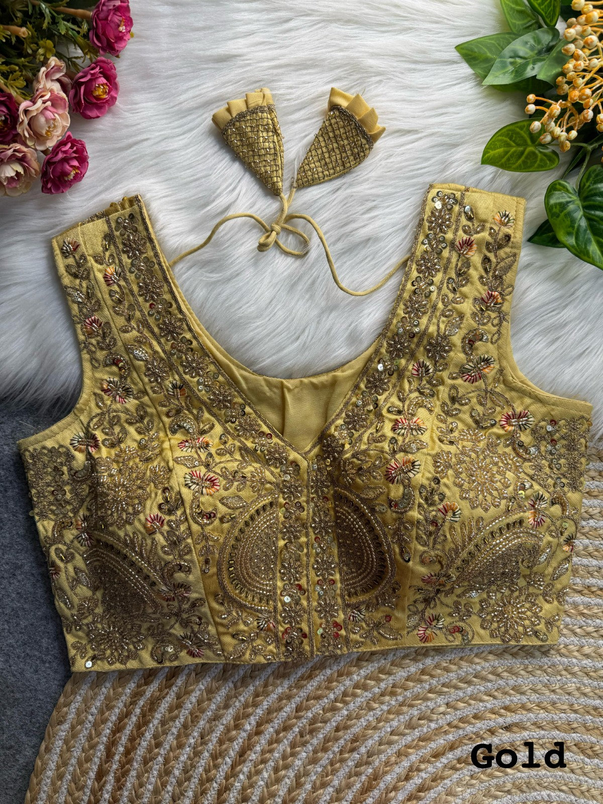Readymade Handwork with Thread coding Sequin work Sleeveless V neck Padded blouse