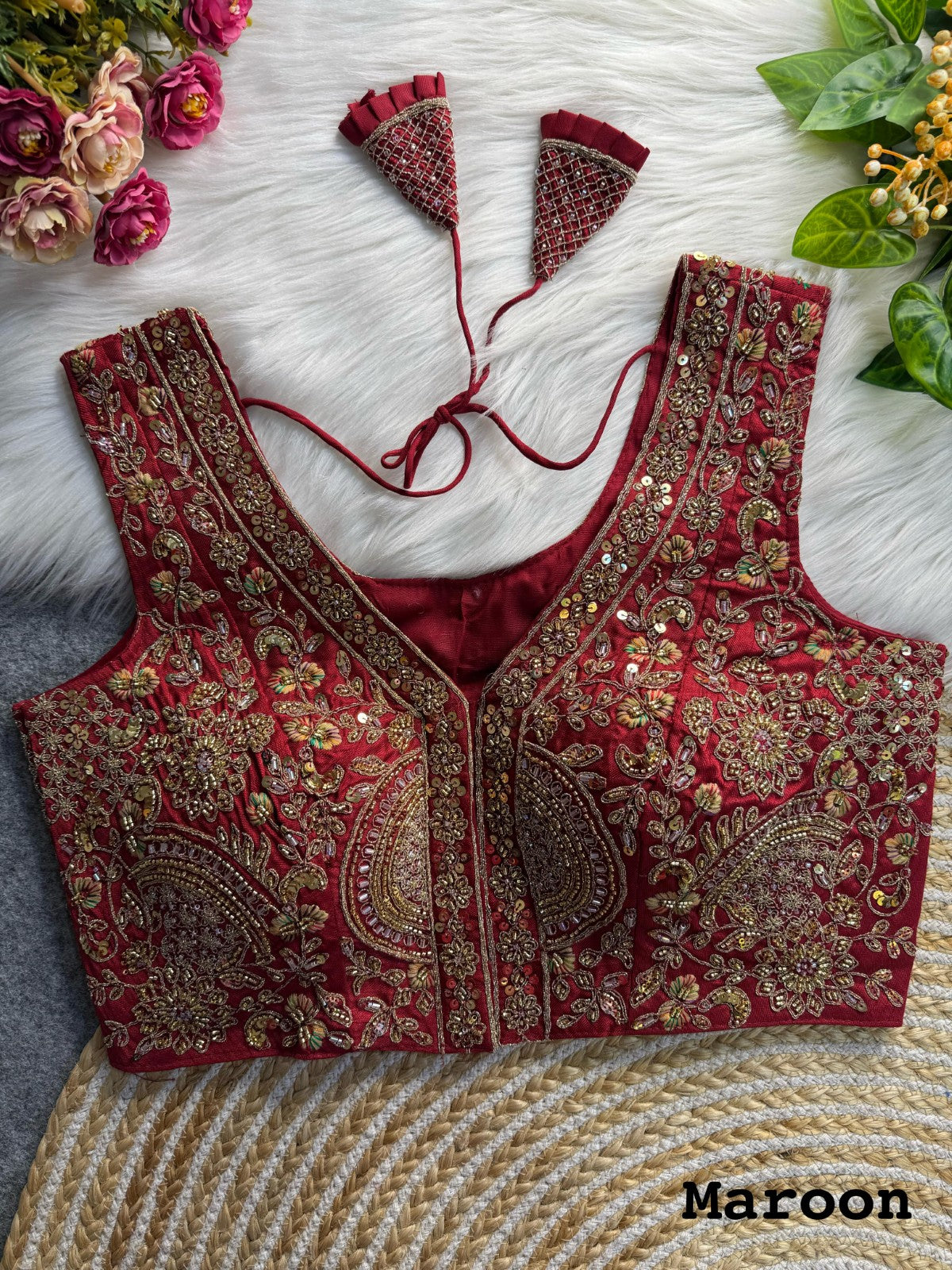 Readymade Handwork with Thread coding Sequin work Sleeveless V neck Padded blouse