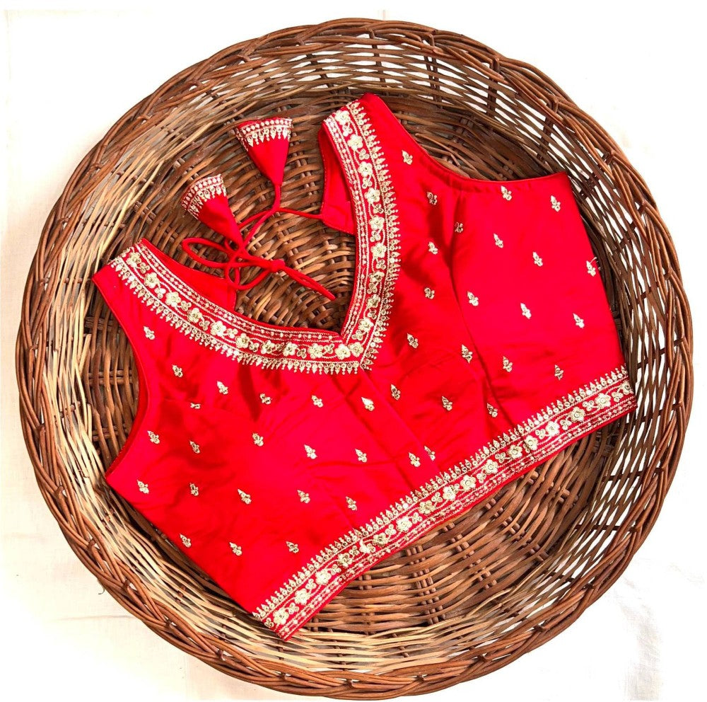 Deep V neck Heavy silk fabric Women's wear Blouse Sleeveless zari with thread work saree blouse
