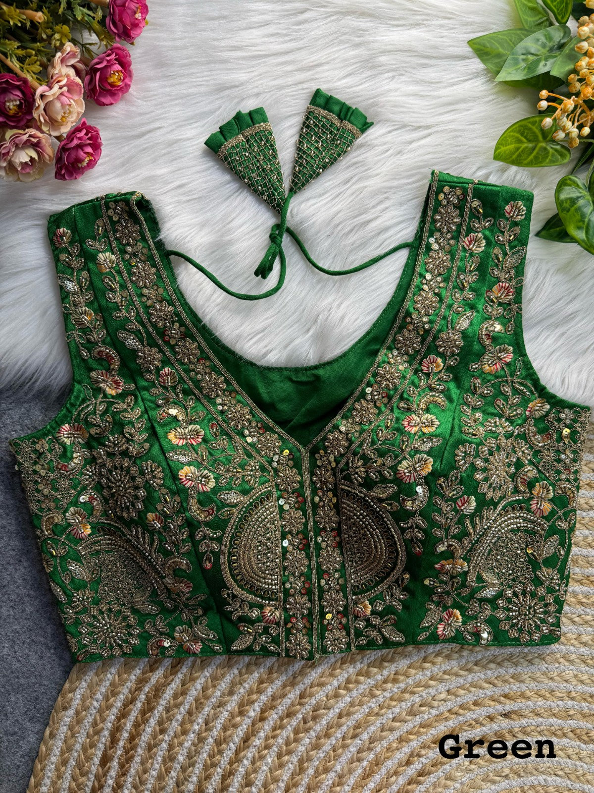 Readymade Handwork with Thread coding Sequin work Sleeveless V neck Padded blouse