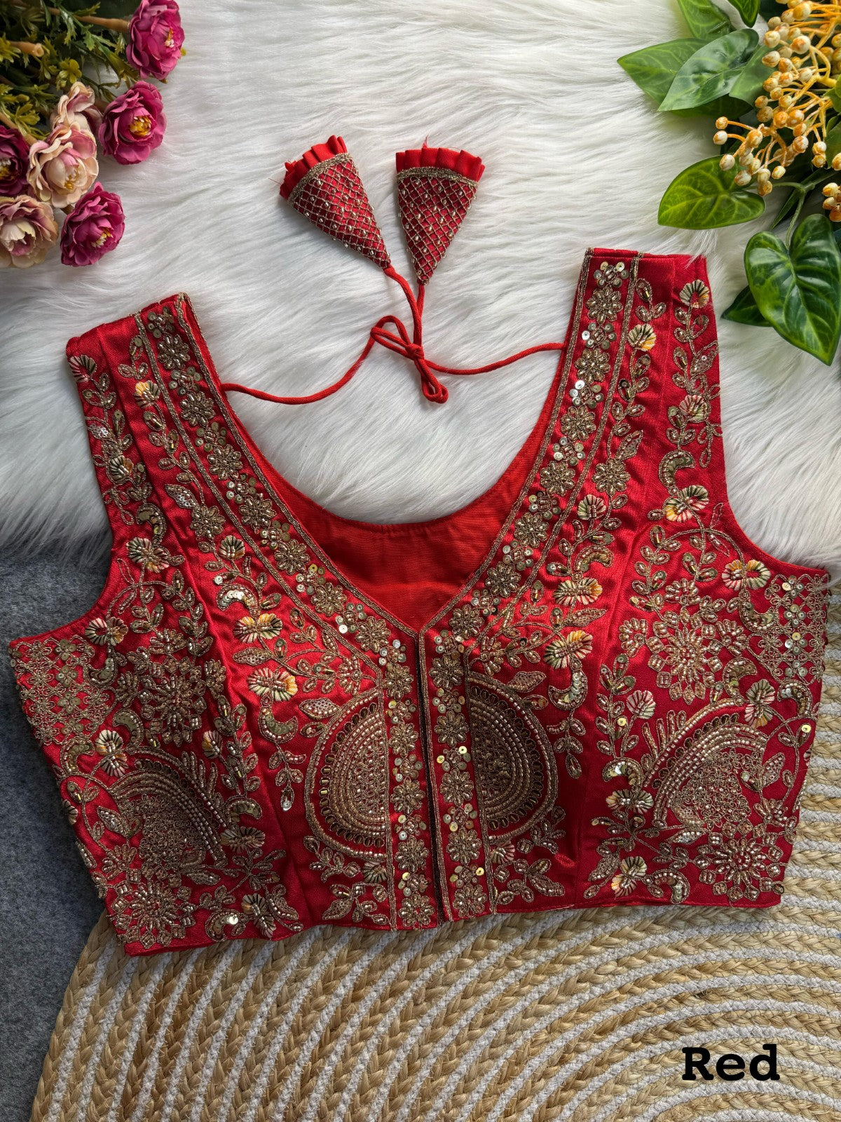 Readymade Handwork with Thread coding Sequin work Sleeveless V neck Padded blouse