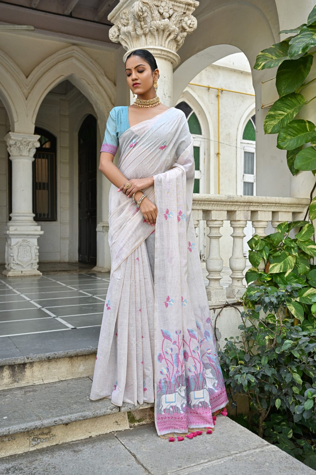 Soft muga silk fabric Floral weaving work saree Women's wear weaving pallu with tassels saree