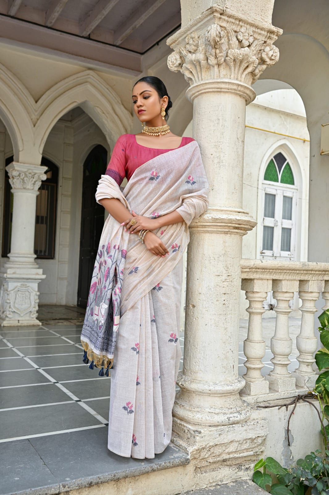 Soft muga silk fabric Floral weaving work saree Women's wear weaving pallu with tassels saree