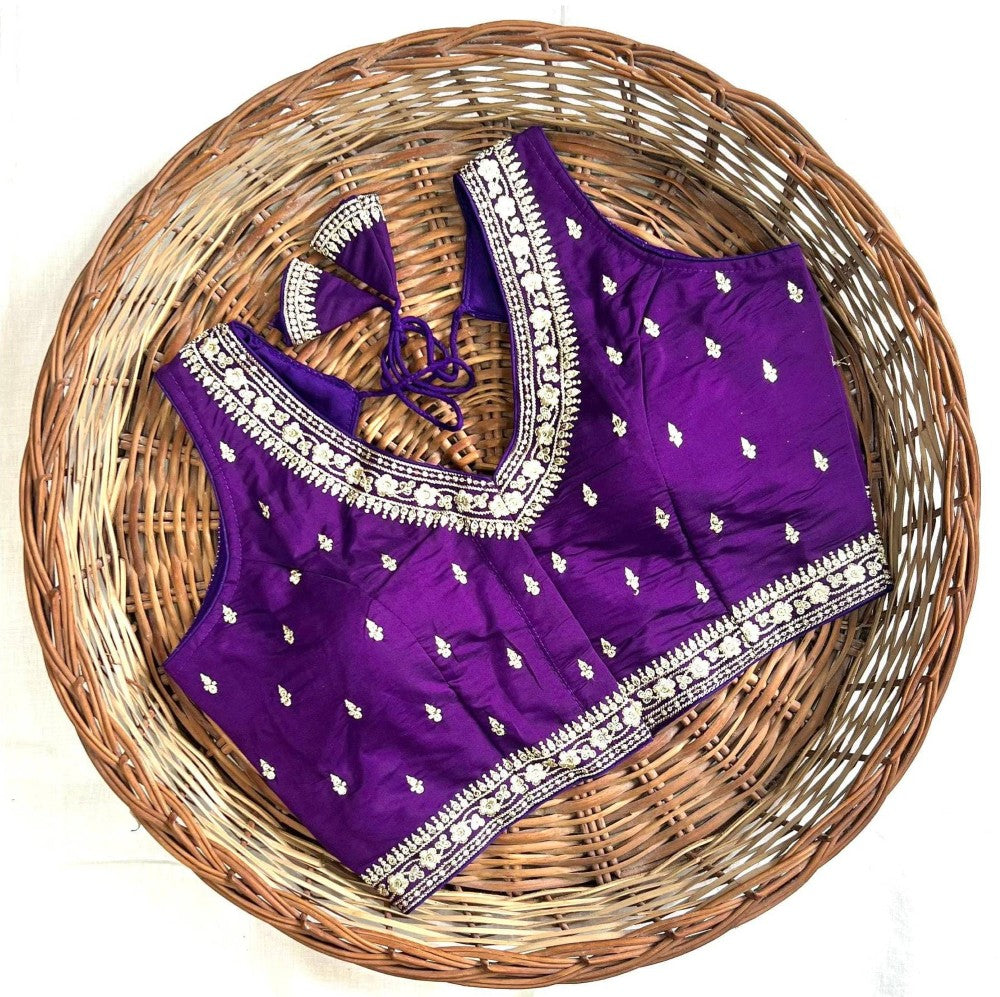 Deep V neck Heavy silk fabric Women's wear Blouse Sleeveless zari with thread work saree blouse