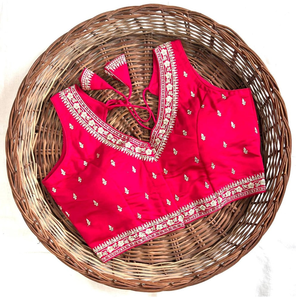 Deep V neck Heavy silk fabric Women's wear Blouse Sleeveless zari with thread work saree blouse