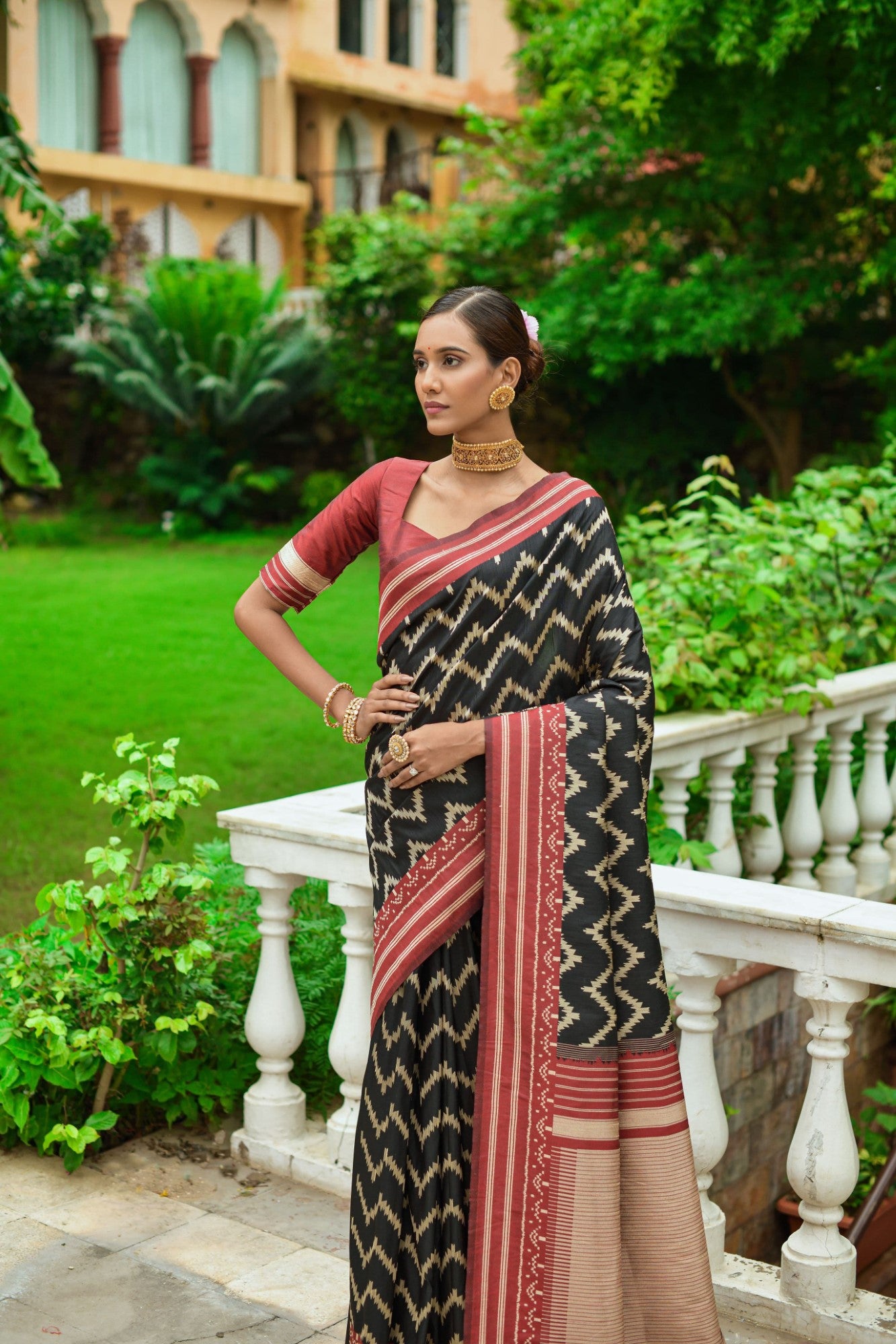 Women's wear saree Soft raw silk fabric Tone to tone weaving saree with contrast woven pallu
