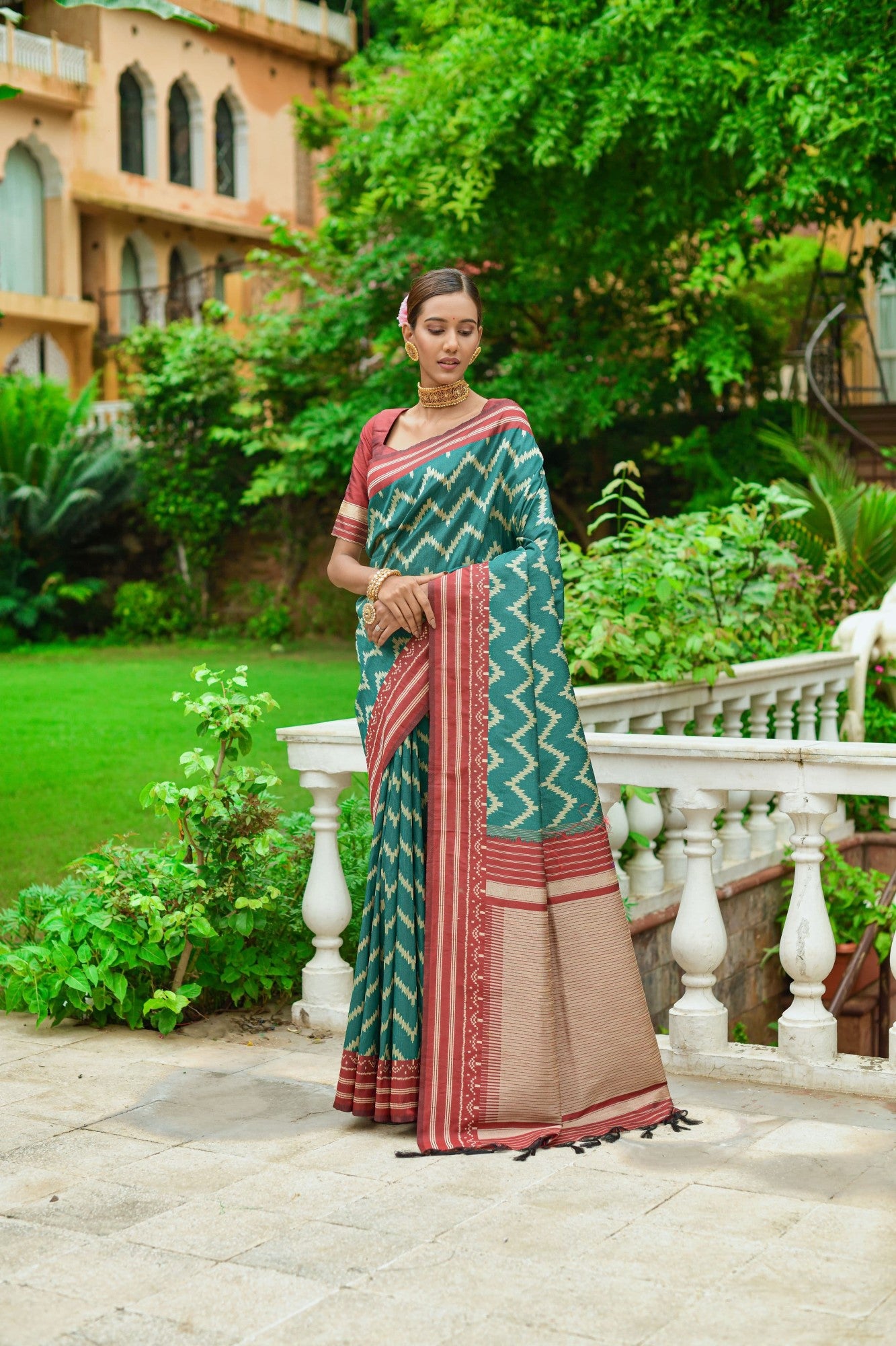Women's wear saree Soft raw silk fabric Tone to tone weaving saree with contrast woven pallu