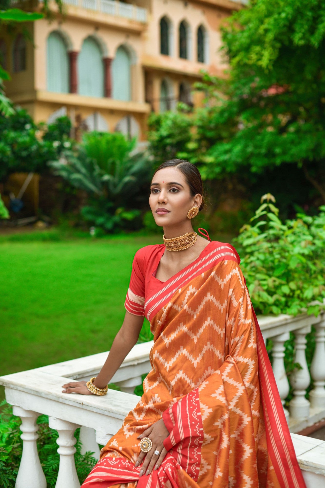 Women's wear saree Soft raw silk fabric Tone to tone weaving saree with contrast woven pallu