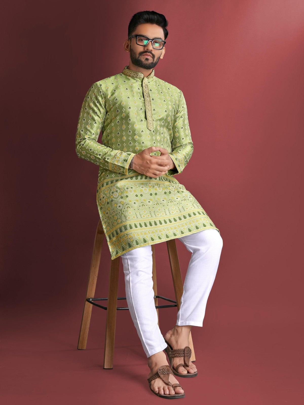 Men's kurta pajama set Embroidery thread work Jacquard silk fabric